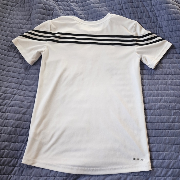 Kids M 10/12 Adidas Aeroready shirt. - Picture 2 of 3
